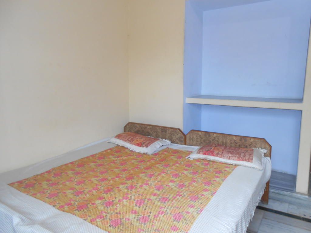 Maruti Guest House Varanasi Zimmer foto