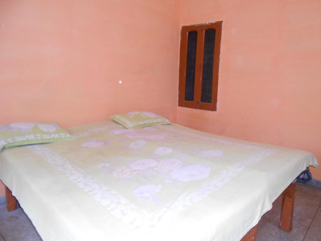 Maruti Guest House Varanasi Zimmer foto
