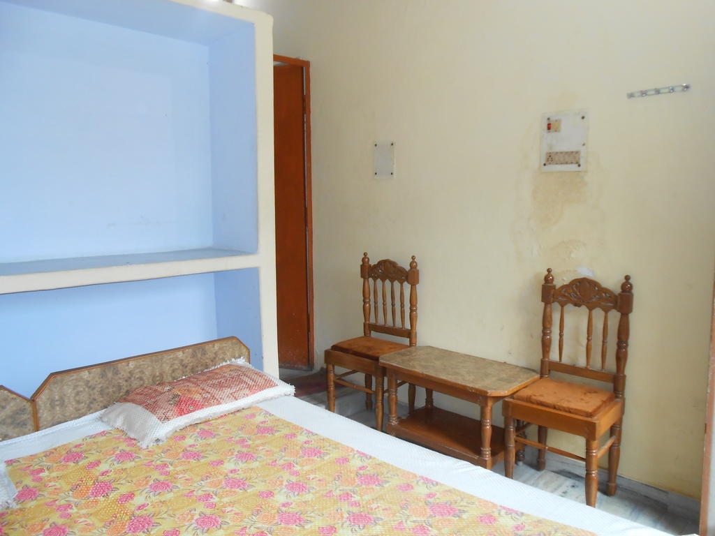 Maruti Guest House Varanasi Zimmer foto